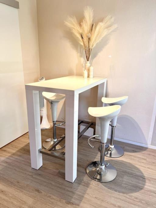 Stylish Studio Apartment With Beautiful Balcony Ingolstadt Esterno foto
