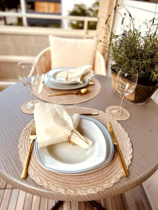 Stylish Studio Apartment With Beautiful Balcony Ingolstadt Esterno foto